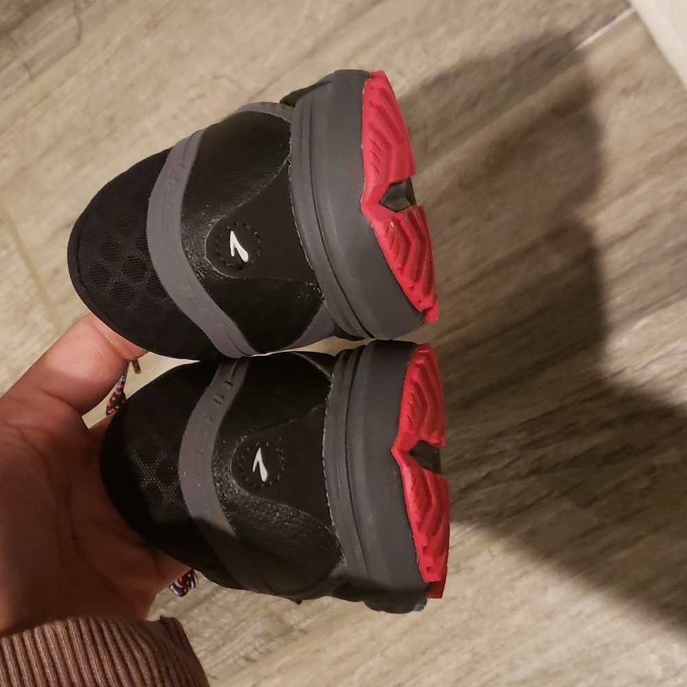 Like new Brooks energize sneakers - Picture 5 of 7